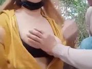 这个屌户外骚狐狸露脸啪啪野汉子，直播喝尿吃屎，据说男人还有梅毒，就这样露天激情啪啪，真是无奇不有